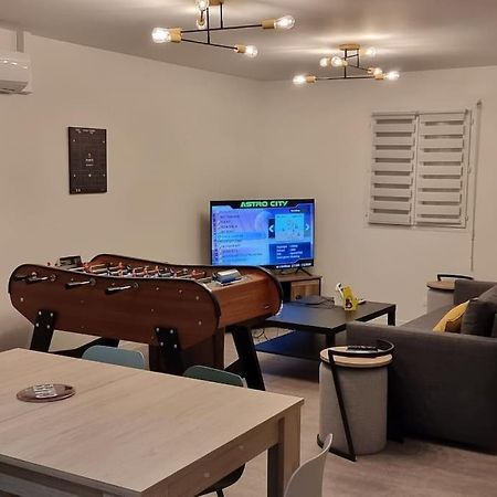 Belle Maison Climatisee Renovee Pac-Man Entre Collegues, Amis, Famille - Barbecue - Netflix - Prime - Baby Foot 50Cts Saint-Seurin-sur-l'Isle エクステリア 写真