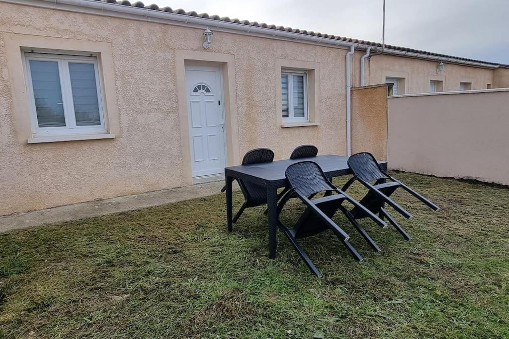 Belle Maison Climatisee Renovee Pac-Man Entre Collegues, Amis, Famille - Barbecue - Netflix - Prime - Baby Foot 50Cts Saint-Seurin-sur-l'Isle エクステリア 写真