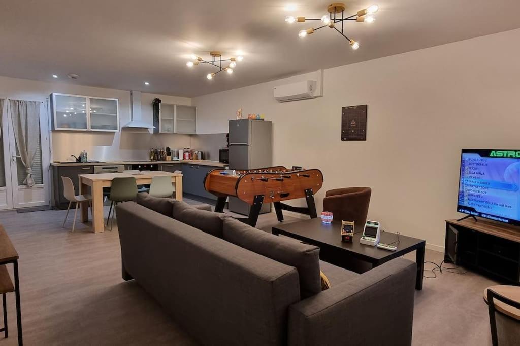 Belle Maison Climatisee Renovee Pac-Man Entre Collegues, Amis, Famille - Barbecue - Netflix - Prime - Baby Foot 50Cts Saint-Seurin-sur-l'Isle エクステリア 写真