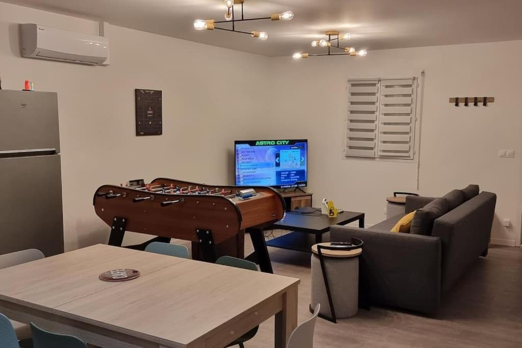 Belle Maison Climatisee Renovee Pac-Man Entre Collegues, Amis, Famille - Barbecue - Netflix - Prime - Baby Foot 50Cts Saint-Seurin-sur-l'Isle エクステリア 写真